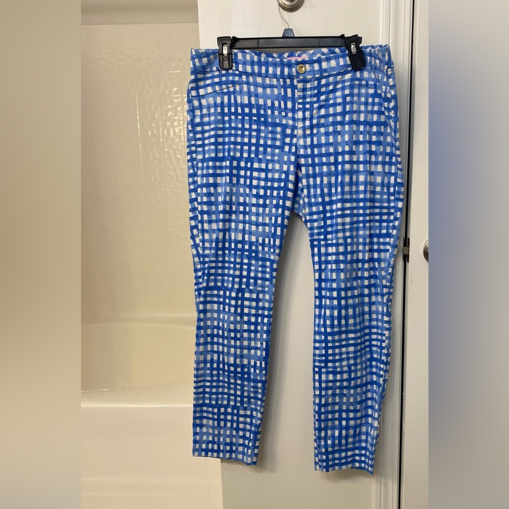 Lilly Pullitzer pants. Super cute print! Smoke free- pet free home. Women’s